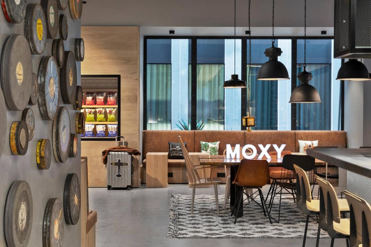 Moxy Lyon Airport Hotel Colombier-Saugnieu Exterior photo